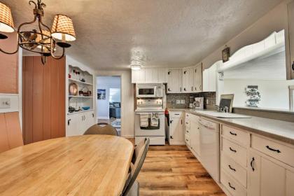 Family Cottage on Chaumont Bay Walk Downtown - image 5