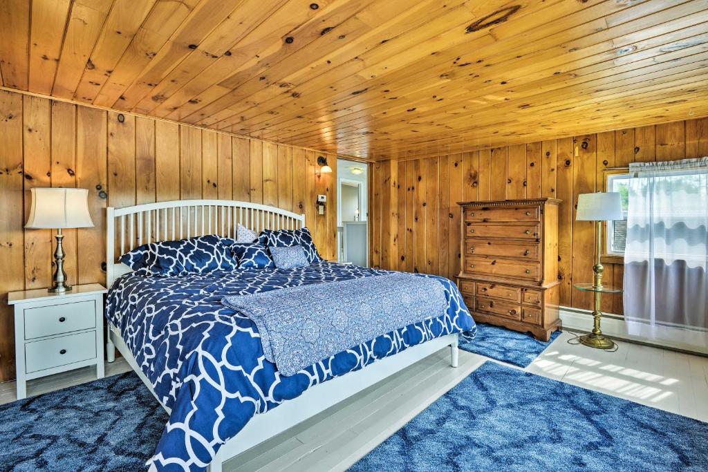 Family Cottage on Chaumont Bay Walk Downtown - image 7