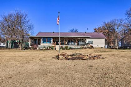 Lake Eufaula Hideaway with Fire Pit and Hot Tub! - image 9