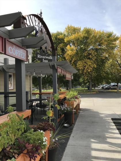 Riverwalk Inn - image 2