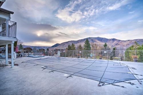 Chic Chelan Condo with Balcony Walk to Lake and Dtwn! - main image