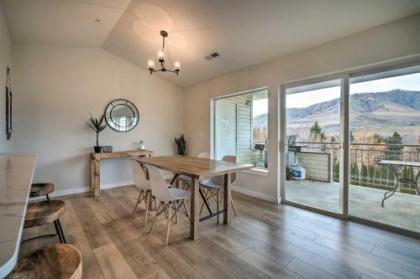 Chic Chelan Condo with Balcony Walk to Lake and Dtwn! - image 2