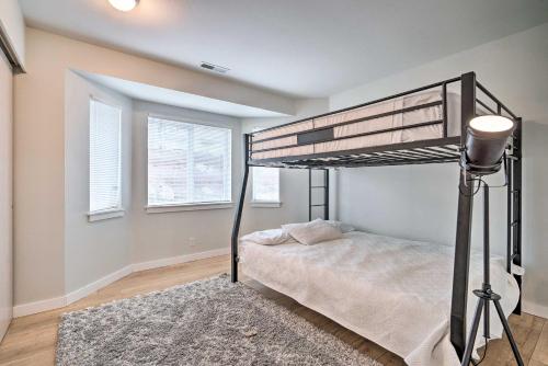 Chic Chelan Condo with Balcony Walk to Lake and Dtwn! - image 4