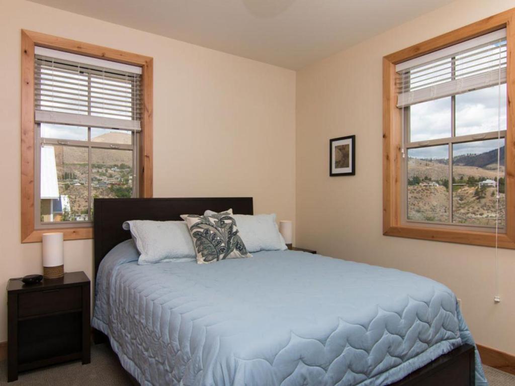Chinook & Carriage House #2 - image 5
