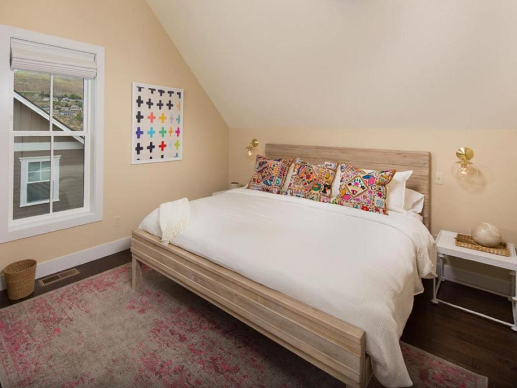 Lake & Vine Villa #15 - image 4