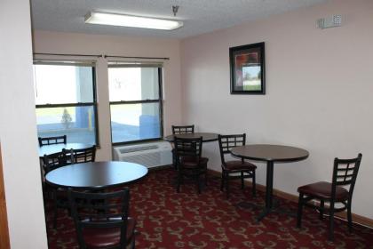 America's Best Value Inn Chenoa - image 8