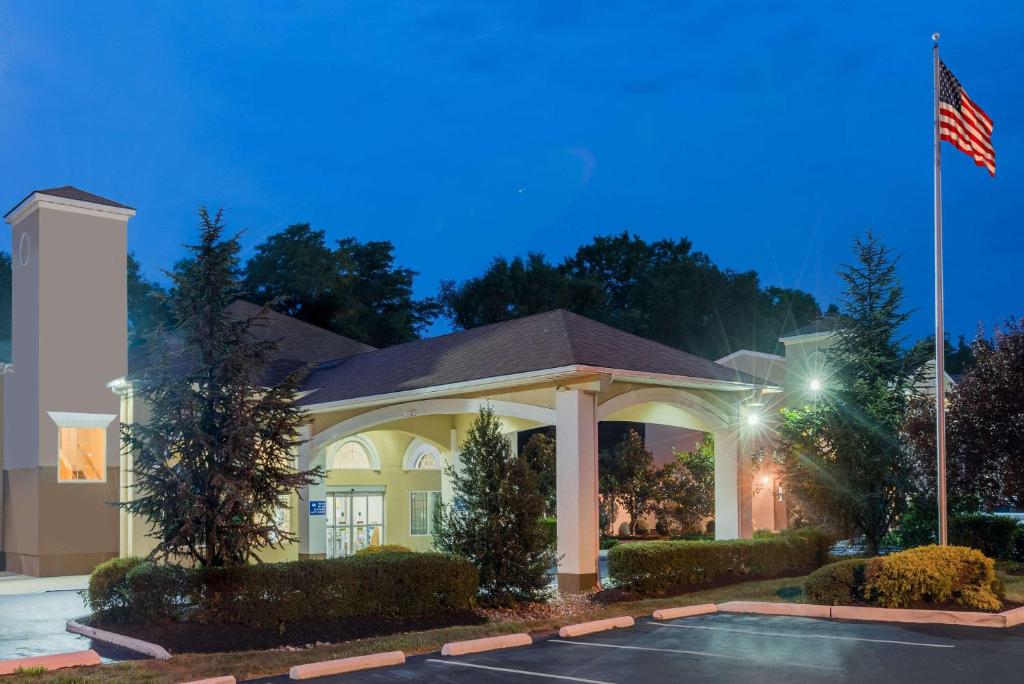 Days Inn & Suites by Wyndham Cherry Hill - Philadelphia - main image