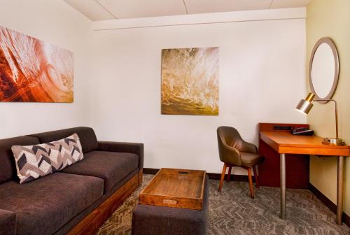 SpringHill Suites Chesapeake Greenbrier - image 3