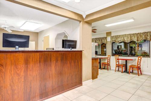 Days Inn by Wyndham Chesapeake - image 3