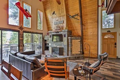 Mod Cabin with Hot Tub Walk to Lake and Golfing!