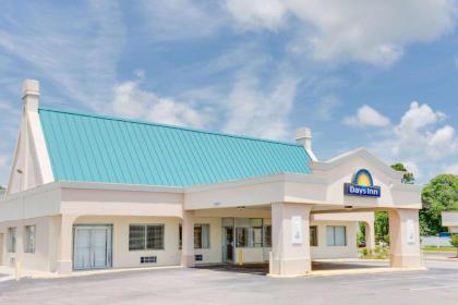 Days Inn by Wyndham Chester - image 1