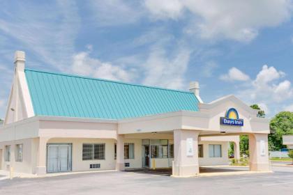 Days Inn by Wyndham Chester Virginia