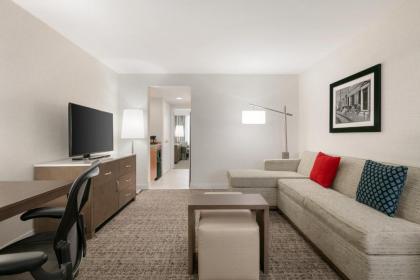 Embassy Suites by Hilton Philadelphia Valley Forge - image 8