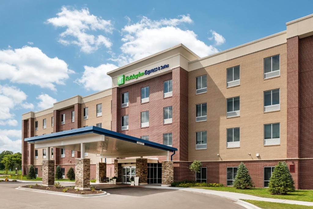 Holiday Inn Express & Suites St. Louis - Chesterfield an IHG Hotel - main image