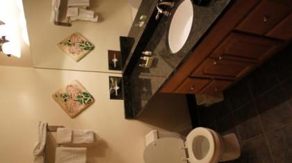 Waterbird Lakeside Inn - image 3