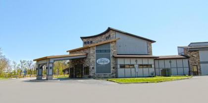 Waterbird Lakeside Inn - image 8