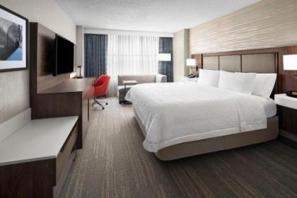 Hampton Inn & Suites Chicago-Downtown - image 2
