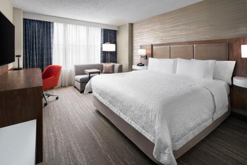 Hampton Inn & Suites Chicago-Downtown - image 5