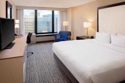 DoubleTree by Hilton Chicago Magnificent Mile - image 4