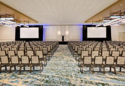 DoubleTree by Hilton Chicago Magnificent Mile - image 5