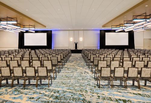 DoubleTree by Hilton Chicago Magnificent Mile - image 5