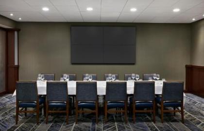 Hilton Chicago O'Hare Airport - image 3