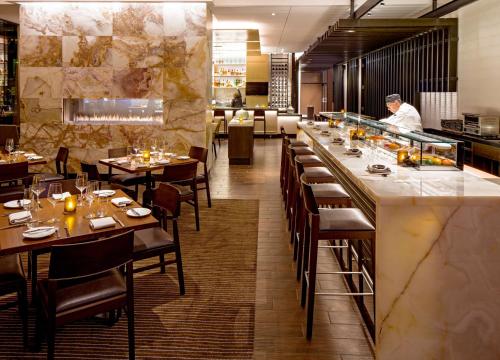 Hyatt Regency Chicago - image 3