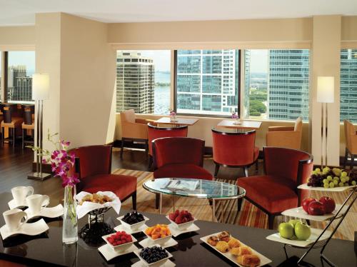 Swissotel Chicago - image 2
