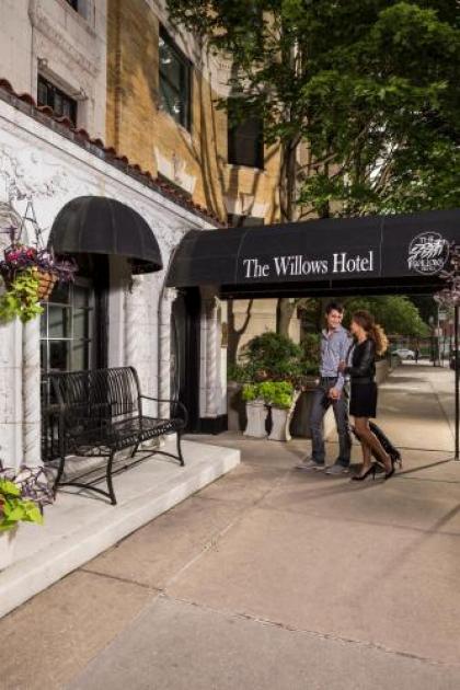 the Willows Hotel Chicago