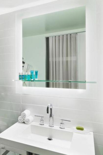 W Chicago - Lakeshore - image 2