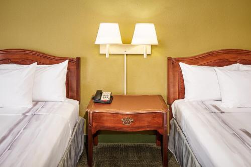 Chicago Lakeshore Hotel - image 3