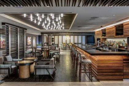 Hyatt Centric Chicago Magnificent Mile - image 4