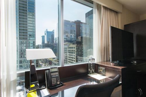 theWit Chicago A DoubleTree by Hilton Hotel - image 3