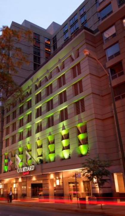 Courtyard by marriott Chicago DowntownRiver North Chicago Illinois