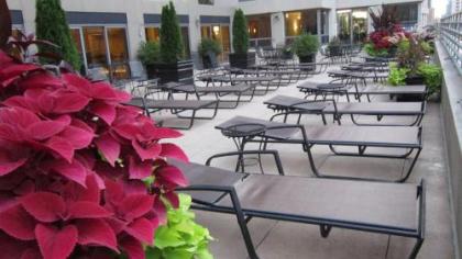 Courtyard by Marriott Chicago Downtown/River North - image 2