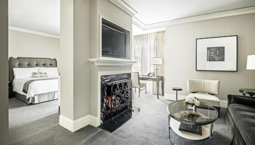 Waldorf Astoria Chicago - main image