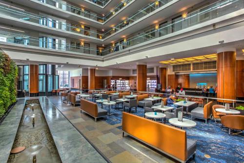 Embassy Suites Chicago Downtown Magnificent Mile - image 2