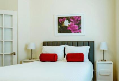 The Guesthouse Hotel - image 9