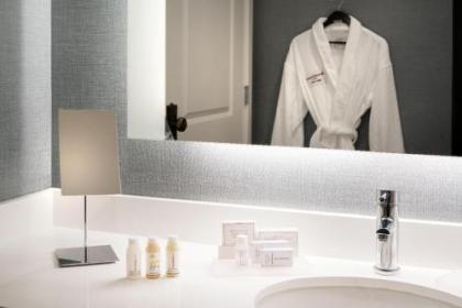 Residence Inn by Marriott Chicago Downtown/Loop - image 3