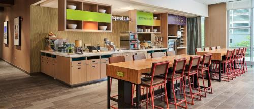 Home2 Suites By Hilton Chicago McCormick Place - image 4