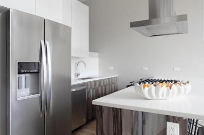Sonder at 943 Crosby - image 4