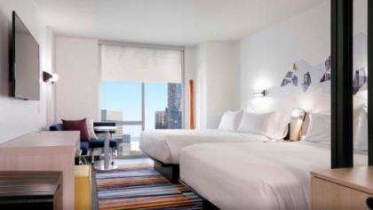 Aloft Chicago Mag Mile - image 1