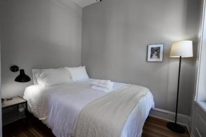 Classic DePaul 3BR with Full Kitchen by Zencity - image 3