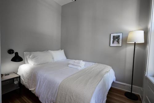 Classic DePaul 3BR with Full Kitchen by Zencity - image 3