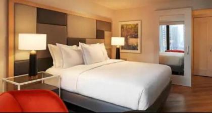 Hilton Grand Vacations Chicago Downtown Magnificent Mile - image 4