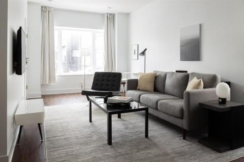 Updated Pilsen 3BR with W&D by Zencity - main image