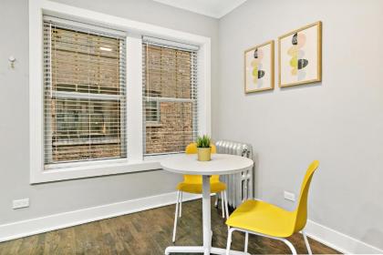 Homey with Lovely Decor 1BR Condo in Lakeview - image 15