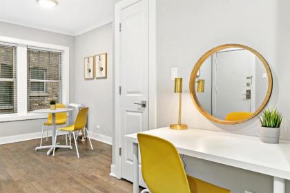 Homey with Lovely Decor 1BR Condo in Lakeview - image 4