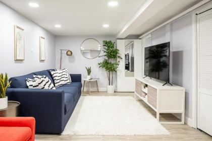 Bright and Cozy 2BR Condo in Logan Square! - image 18