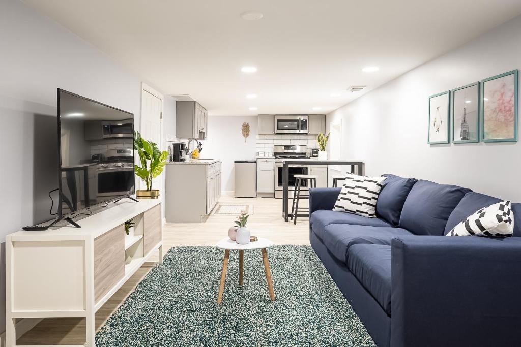 Cozy and Comfy 1BR Condo in Logan Square! - main image